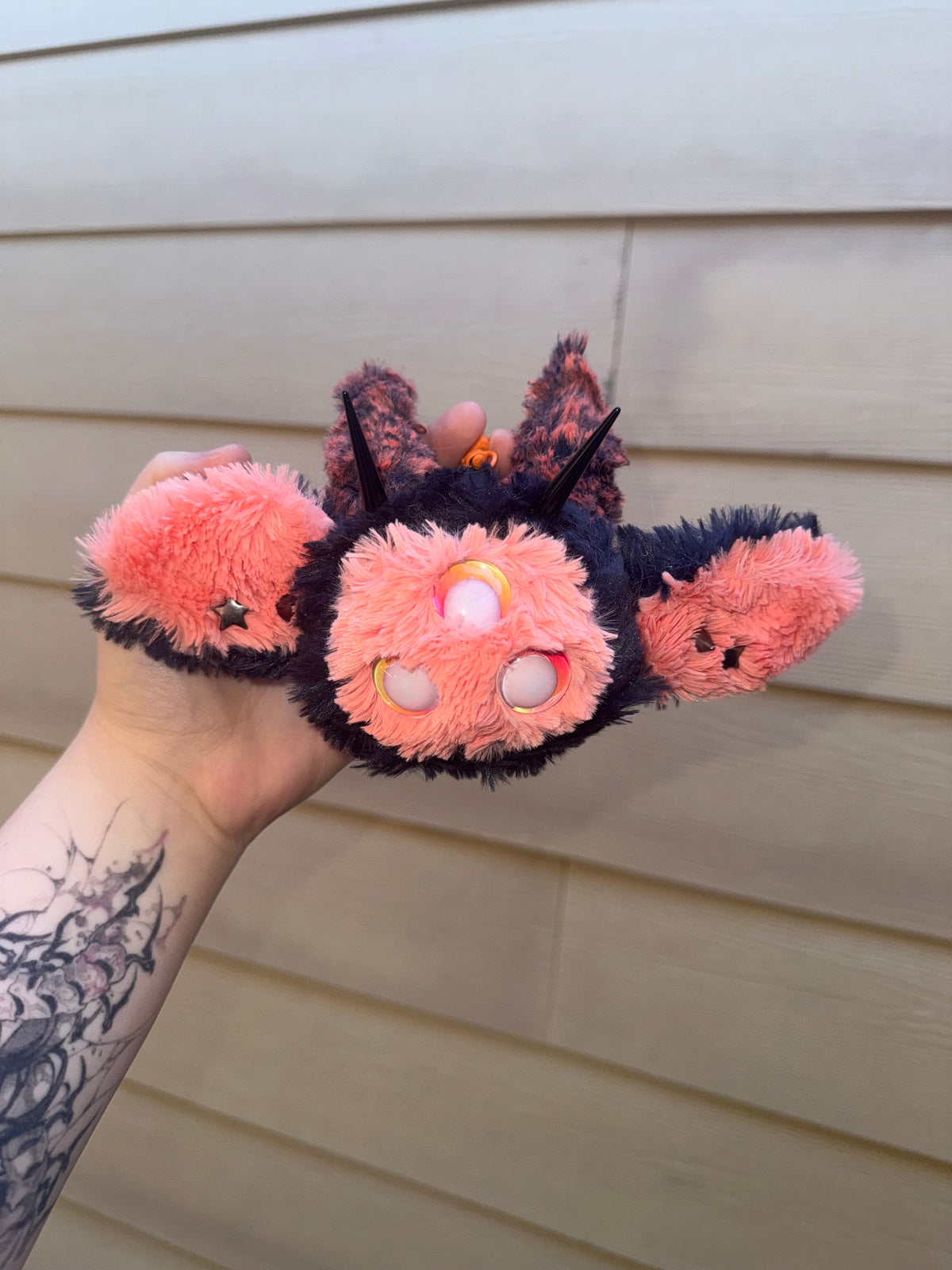 CUSTOM KEYCHAIN * PLZ DO NOT PURCHASE BEFORE SENDING A DM ON INSTA *