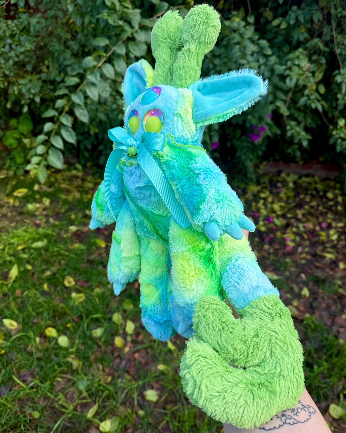 Millie ( alien cat plushie )