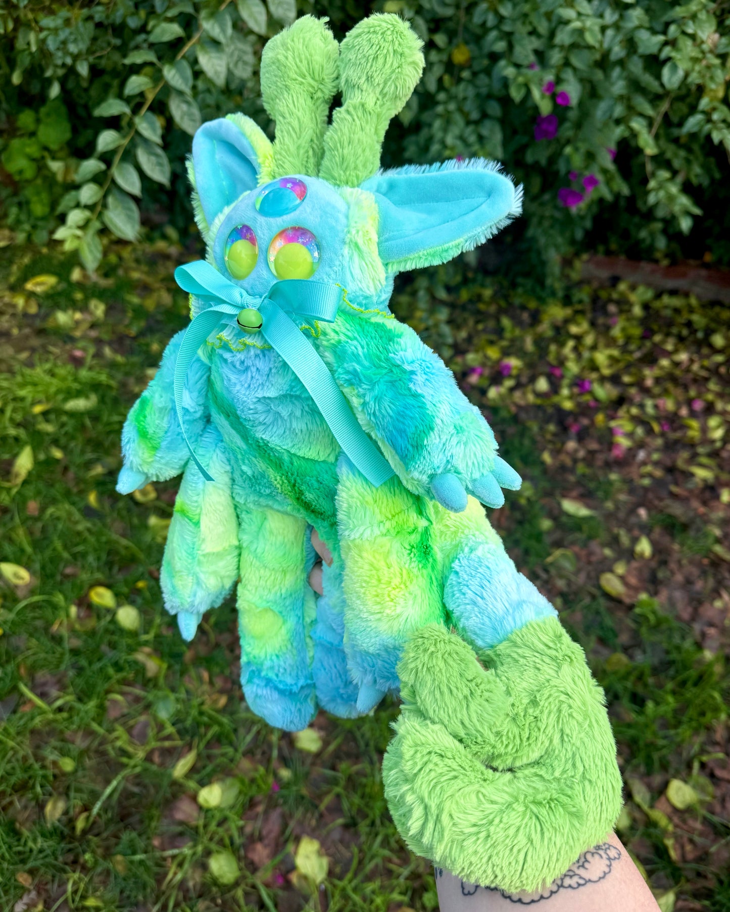Millie ( alien cat plushie )