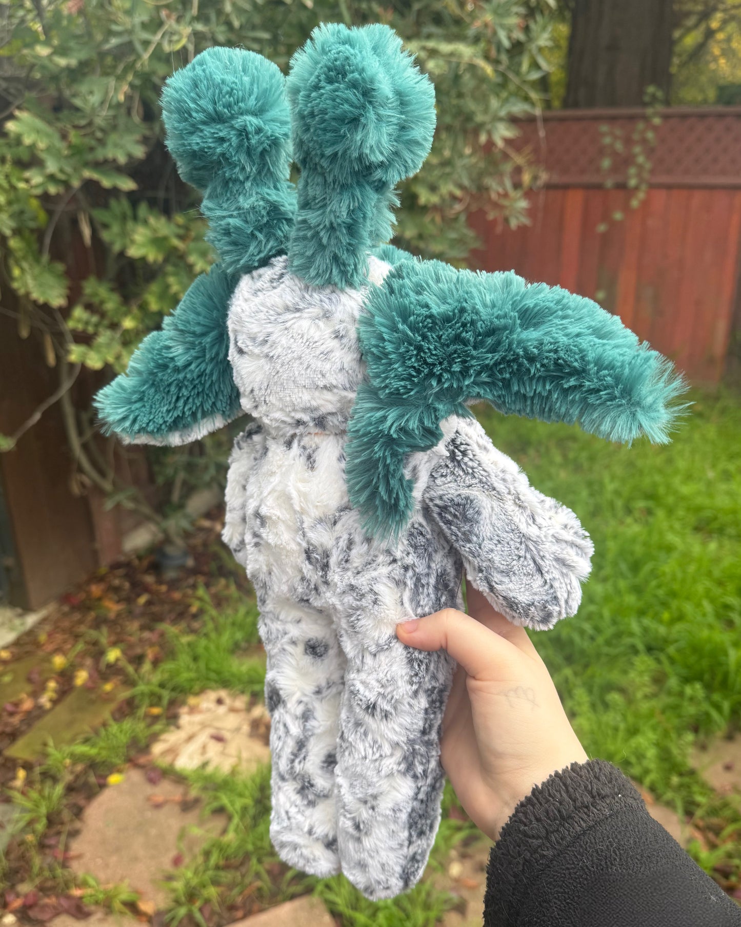 Glorp ( alien plushie )