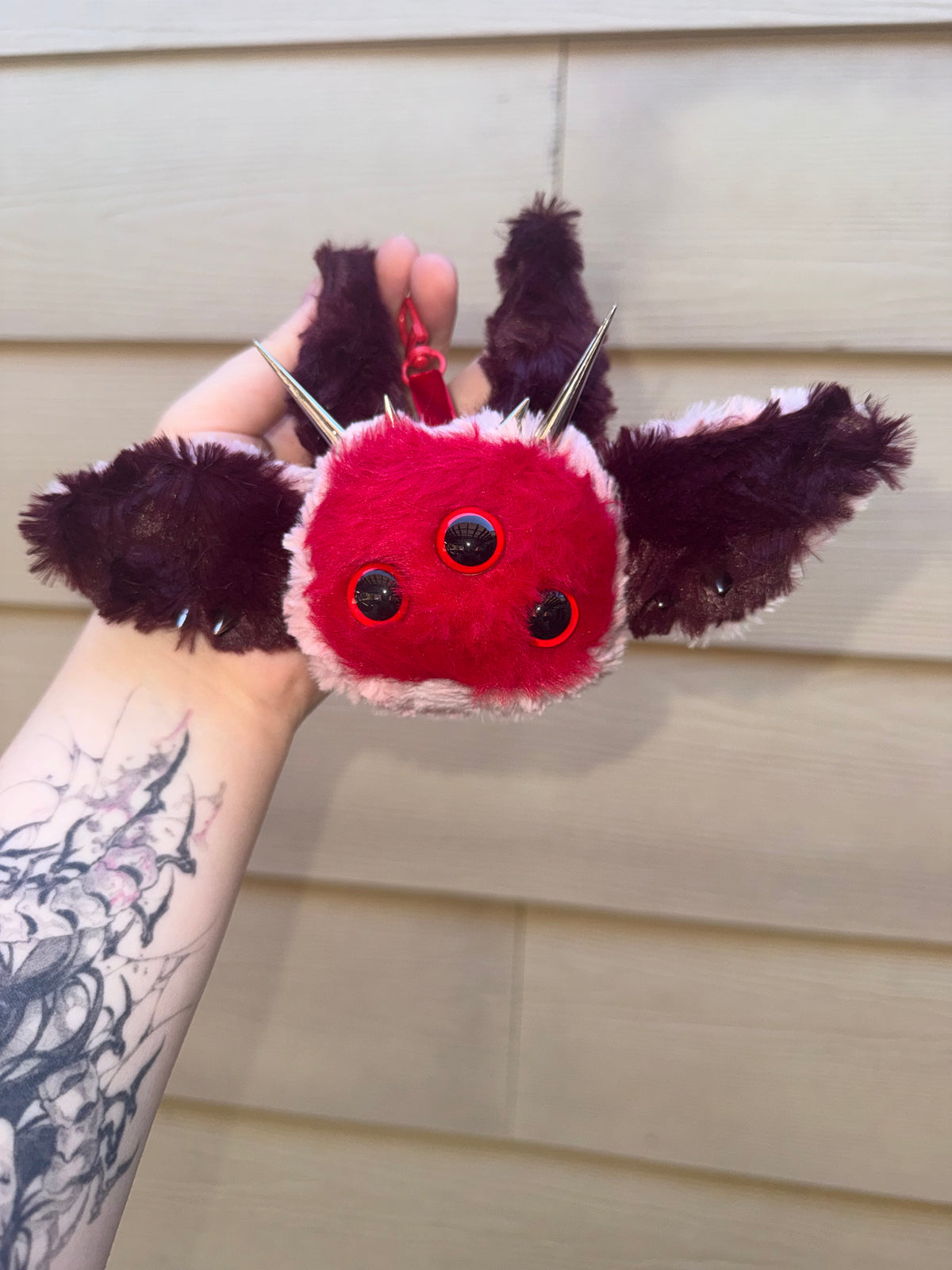 CUSTOM KEYCHAIN * PLZ DO NOT PURCHASE BEFORE SENDING A DM ON INSTA *