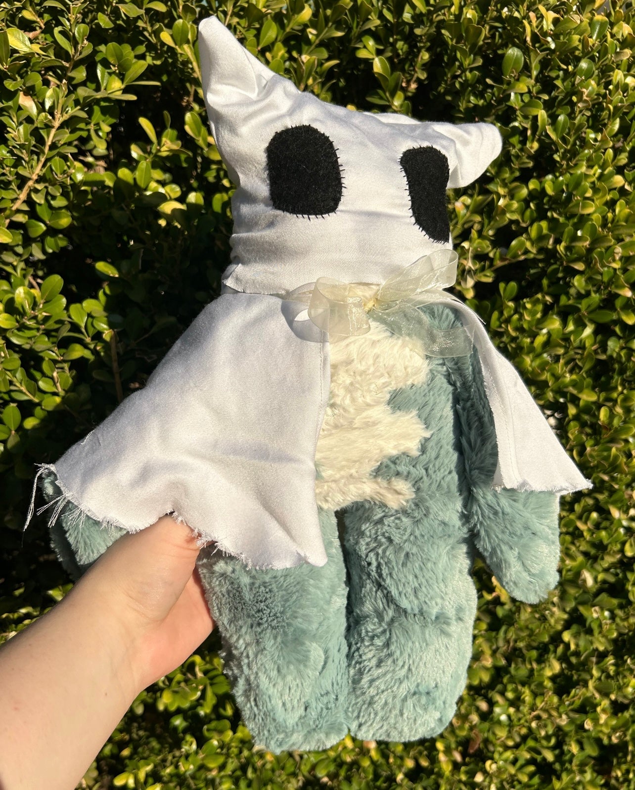 Casper ( skeleton ghost plush ) *spooky drop*