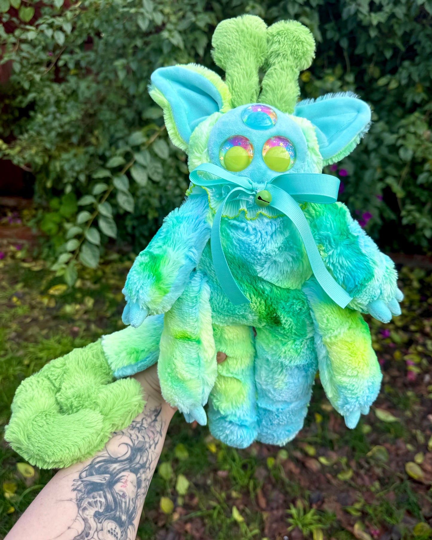 Millie ( alien cat plushie )