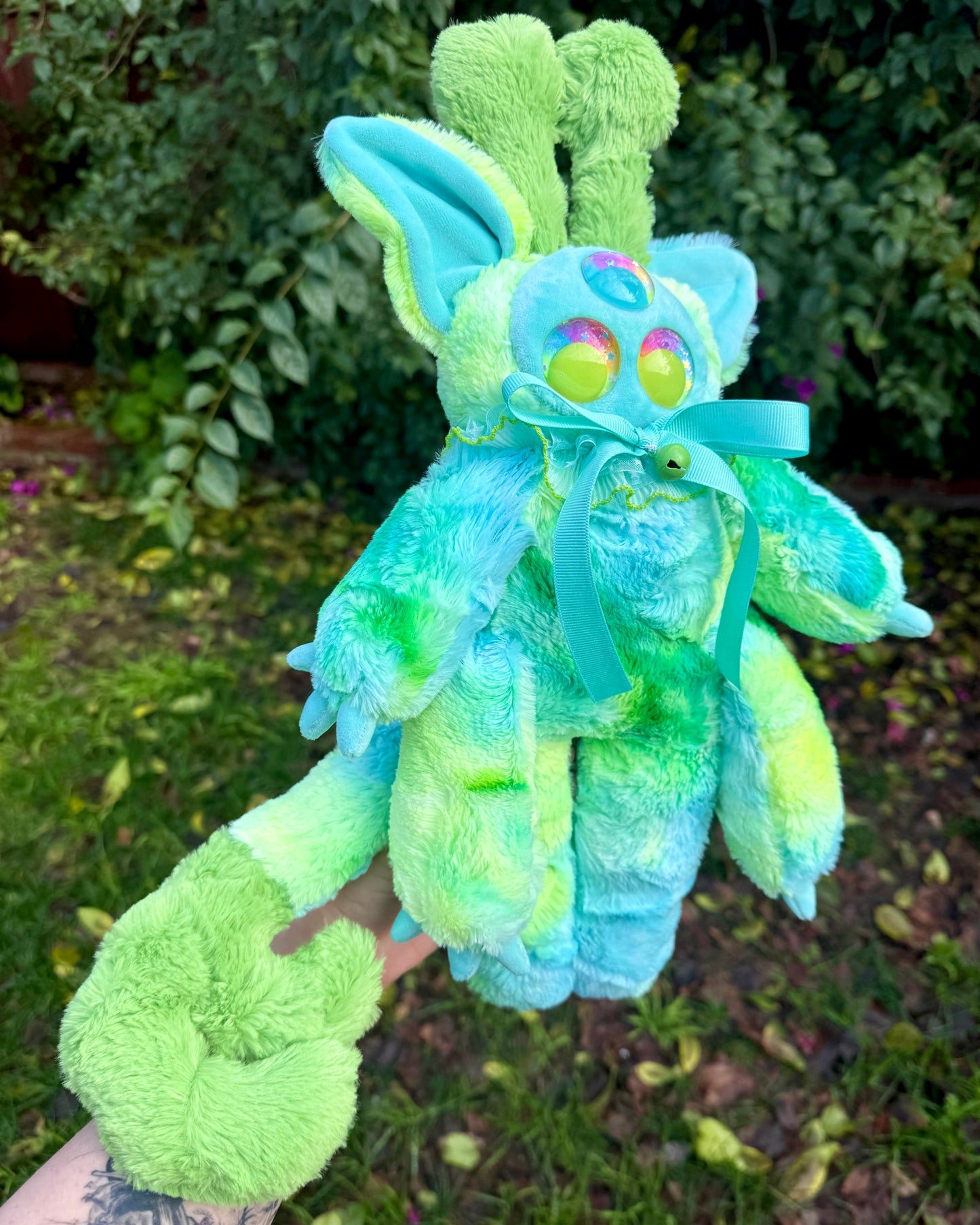 Millie ( alien cat plushie )