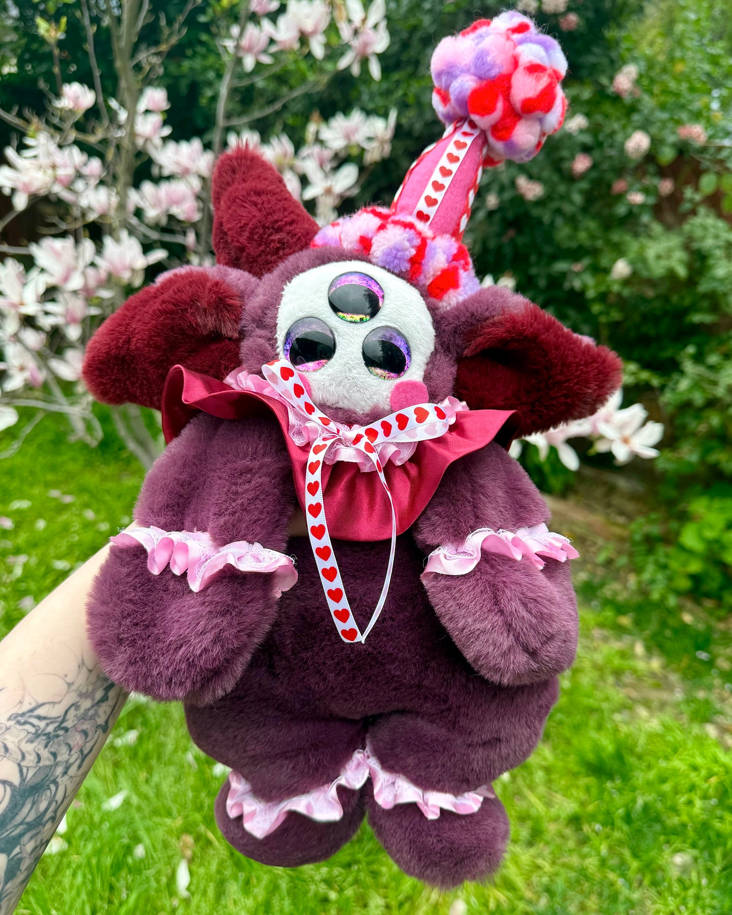 Alvira ( clown valentine plush )