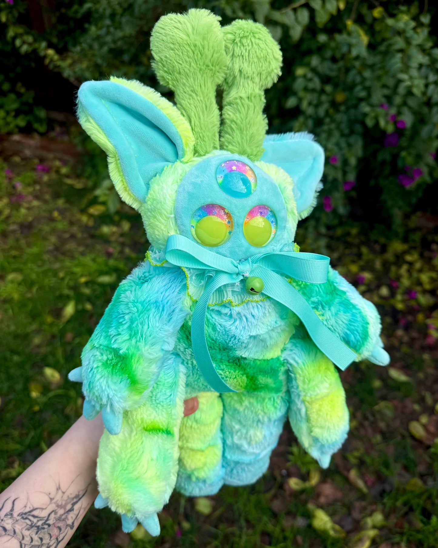 Millie ( alien cat plushie )