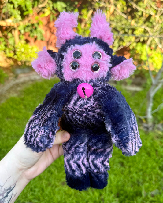 Alice *small monster*